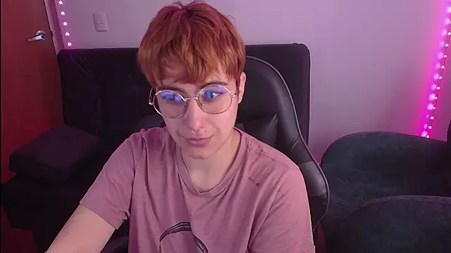 Miacatsito3 online show from 2, 10, 2025