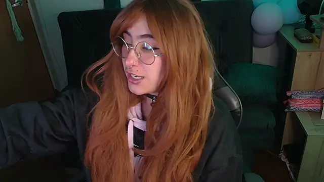 Snapshot of Miacatsito3 chatting on 4, 12, 2025 Miacatsito3 online show from 4, 12, 2025