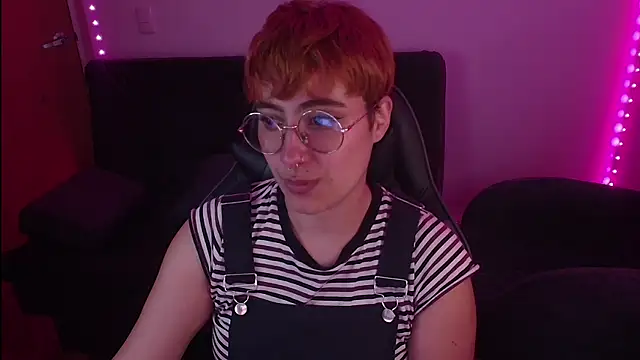 Miacatsito3 online show from 2, 10, 2025