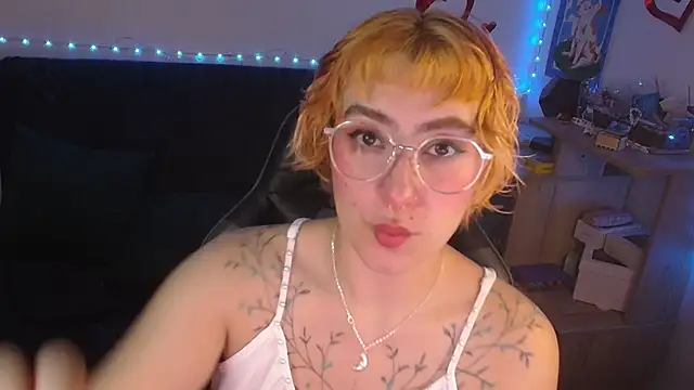 Snapshot of Miacatsito3 chatting on 13, 6, 2026 Miacatsito3 online show from 13, 6, 2026