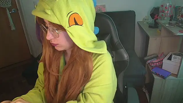 Miacatsito3 online show from 7, 11, 2025