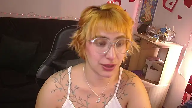 Snapshot of Miacatsito3 chatting on 13, 6, 2026 Miacatsito3 online show from 13, 6, 2026