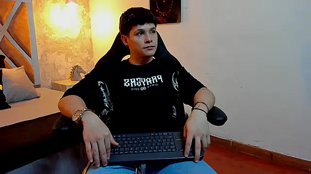 Snapshot of kraven_lust chatting on 5, 6, 2026 kraven lust online show from 5, 6, 2026