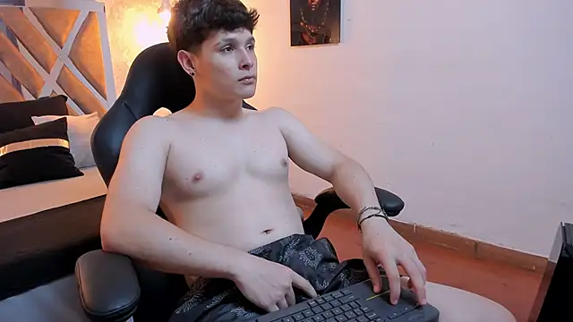 Snapshot of kraven_lust chatting on 5, 6, 2026 kraven lust online show from 5, 6, 2026