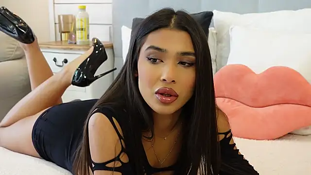 Snapshot of MyaMuse chatting on 20, 10, 2025 MyaMuse online show from 20, 10, 2025