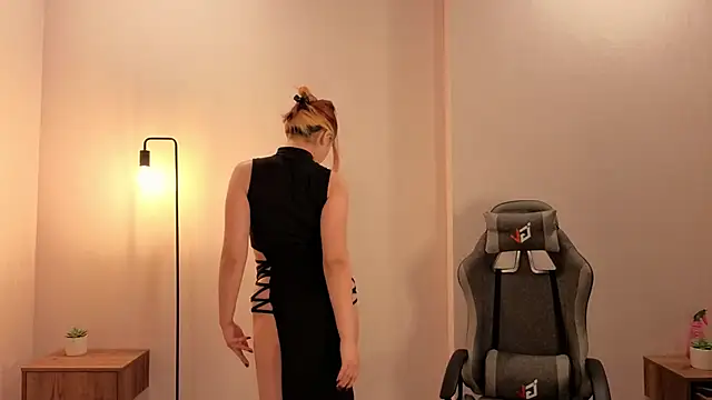 Frences Eyes online show from 4, 12, 2025