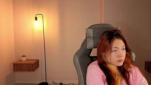 Frences Eyes online show from 17, 12, 2025