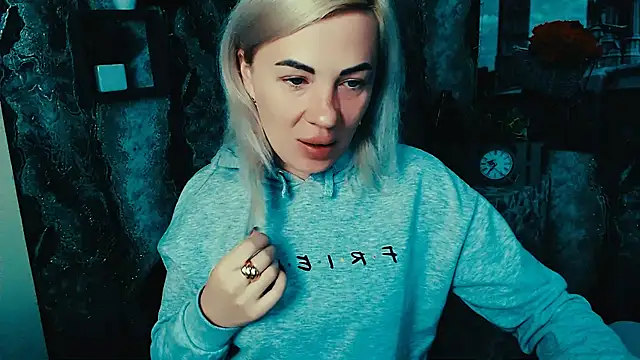 EmmaCat  online show from 27, 10, 2025