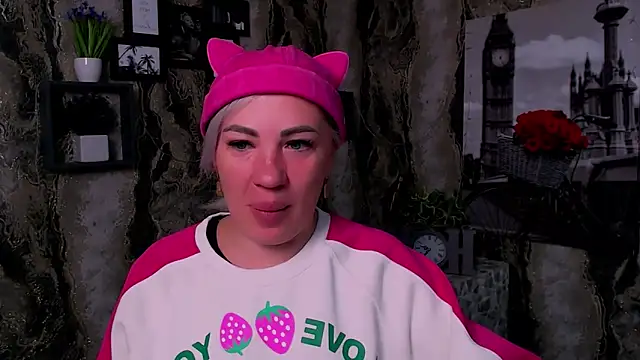 EmmaCat  online show from 10, 4, 2026