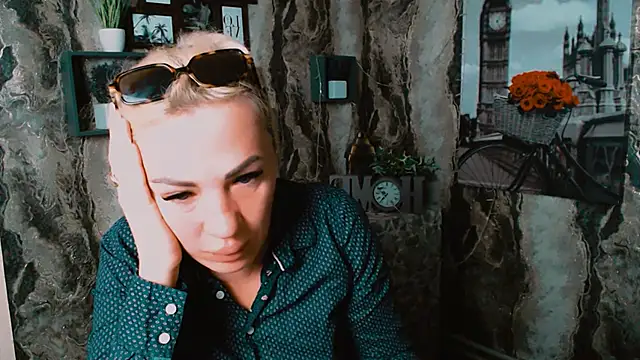 EmmaCat  online show from 24, 9, 2025