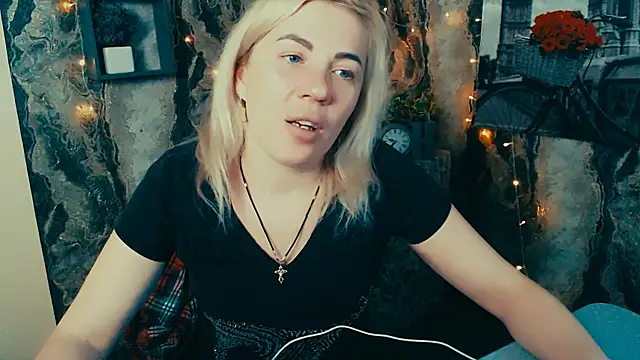 EmmaCat  online show from 17, 12, 2025