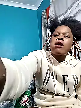 Snapshot of BlondieBitch chatting on 21, 11, 2025 BlondieBitch online show from 21, 11, 2025