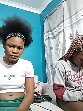 Snapshot of BlondieBitch chatting on 5, 11, 2025 BlondieBitch online show from 5, 11, 2025