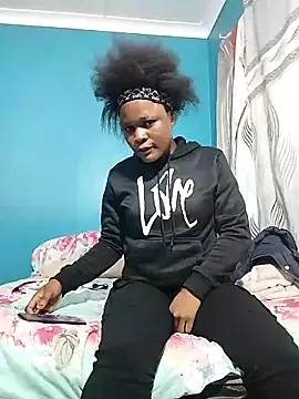 Snapshot of BlondieBitch chatting on 17, 11, 2025 BlondieBitch online show from 17, 11, 2025