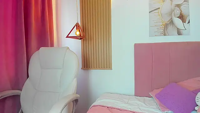 Snapshot of KoraRousee chatting on 10, 10, 2025 KoraRousee online show from 10, 10, 2025