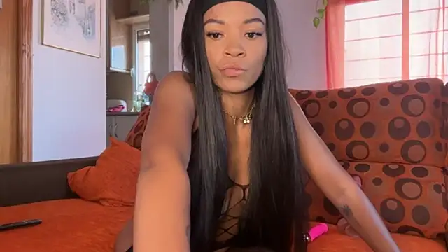 HoneyMaee online show from 7, 10, 2025