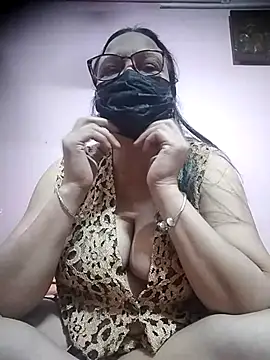 Snapshot of thehotlady chatting on 27, 10, 2025 thehotlady online show from 27, 10, 2025