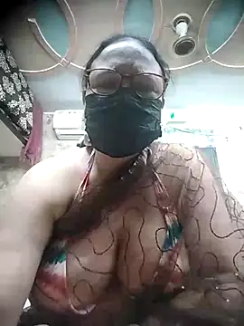 Snapshot of thehotlady chatting on 3, 10, 2025 thehotlady online show from 3, 10, 2025