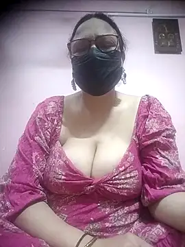 Snapshot of thehotlady chatting on 8, 10, 2025 thehotlady online show from 8, 10, 2025