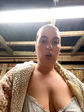Snapshot of curvymilf2000 chatting on 30, 10, 2025 curvymilf2000 online show from 30, 10, 2025