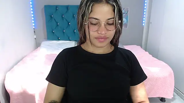 Snapshot of mia_sexgirl chatting on 7, 7, 2026 mia sexgirl online show from 7, 7, 2026
