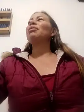 LaraCaliente online show from 28, 10, 2025