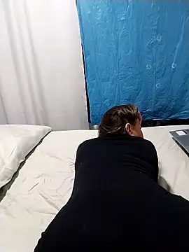 LaraCaliente online show from 14, 4, 2026