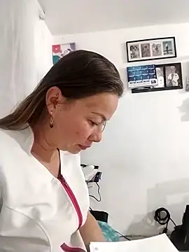 LaraCaliente online show from 16, 10, 2025