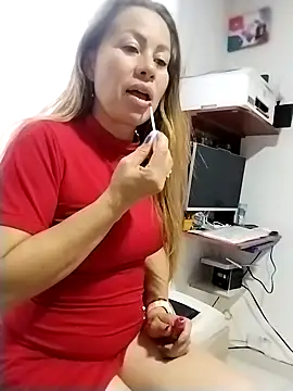 LaraCaliente online show from 11, 10, 2025