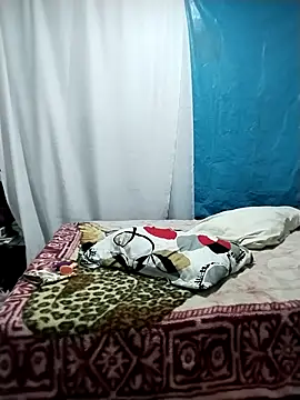 LaraCaliente online show from 20, 10, 2025