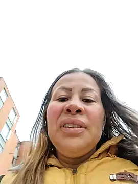 LaraCaliente online show from 17, 10, 2025