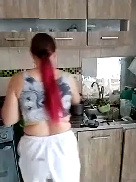 Snapshot of LaraCaliente chatting on 3, 3, 2026 LaraCaliente online show from 3, 3, 2026