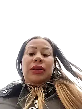 LaraCaliente online show from 27, 10, 2025