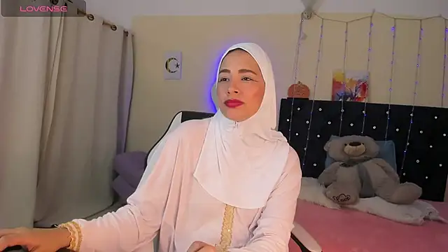 ShanaJamil online show from 15, 4, 2026