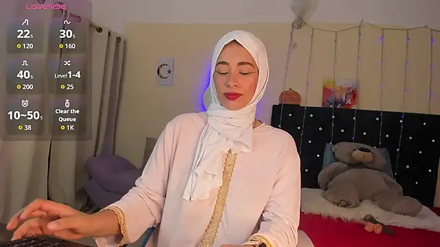 ShanaJamil online show from 23, 4, 2026