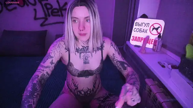 MonikaLowww online show from 16, 4, 2026