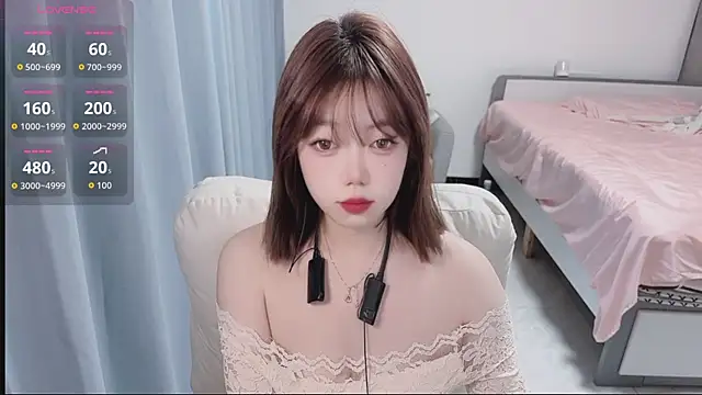 Snapshot of Lucky_Cici chatting on 4, 10, 2025 Lucky Cici online show from 4, 10, 2025