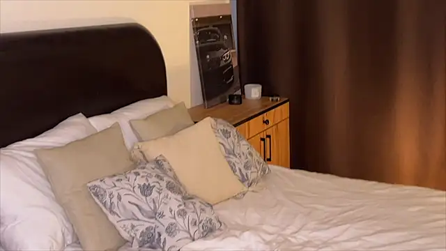 Amelia Ray  online show from 3, 10, 2025