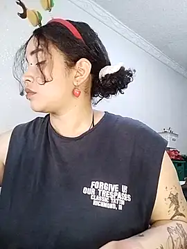 Snapshot of Julie_wallace chatting on 4, 12, 2025 Julie wallace online show from 4, 12, 2025