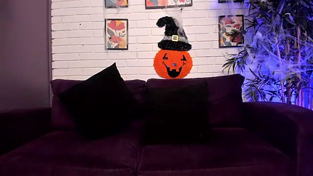 Lilithmuller  online show from 10, 10, 2025