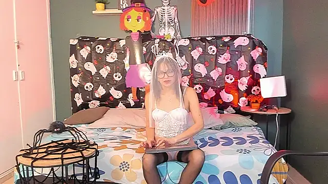 Lilithmuller  online show from 2, 10, 2025