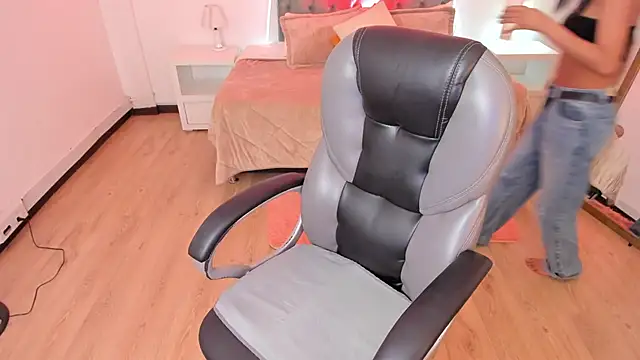 Sofia collen  online show from 23, 10, 2025