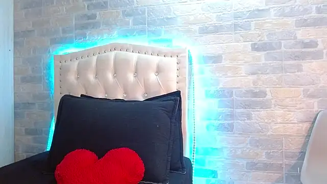 oliviarichard  online show from 8, 10, 2025