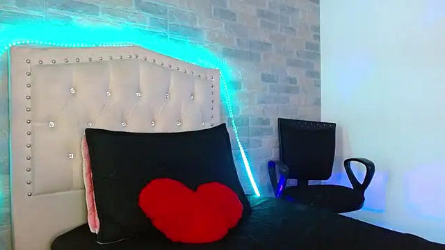 oliviarichard  online show from 8, 11, 2025