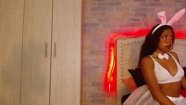 oliviarichard  online show from 17, 10, 2025