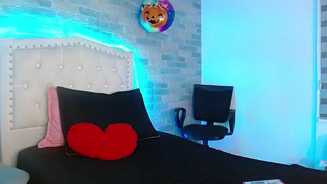 oliviarichard  online show from 3, 11, 2025