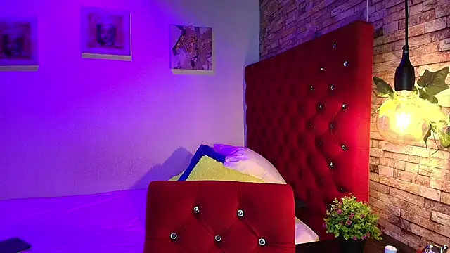 Snapshot of CoffeNaughty_nom chatting on 12, 11, 2025 CoffeNaughty nom online show from 12, 11, 2025