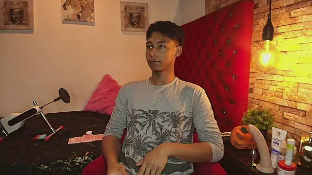 Snapshot of CoffeNaughty_nom chatting on 15, 10, 2025 CoffeNaughty nom online show from 15, 10, 2025