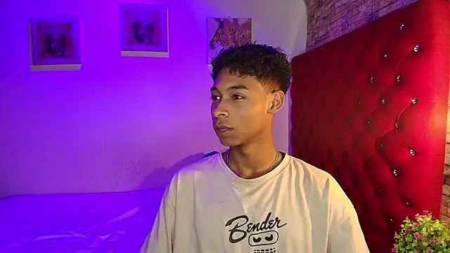 Snapshot of CoffeNaughty_nom chatting on 14, 11, 2025 CoffeNaughty nom online show from 14, 11, 2025