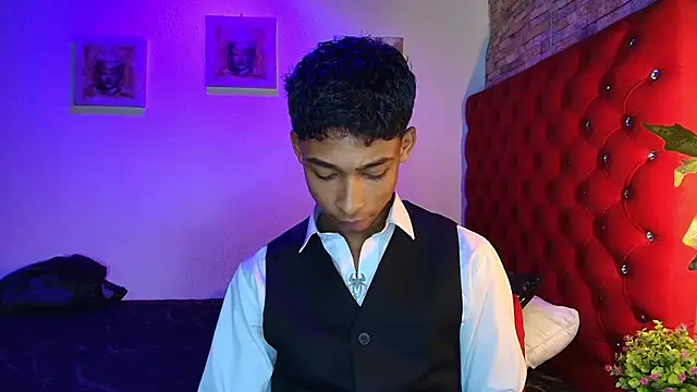 Snapshot of CoffeNaughty_nom chatting on 20, 11, 2025 CoffeNaughty nom online show from 20, 11, 2025